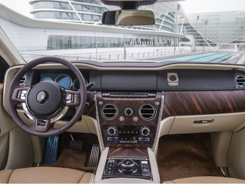 بالصور... 3 طرز استثنائية من "رولز- رويس" في أبوظبي